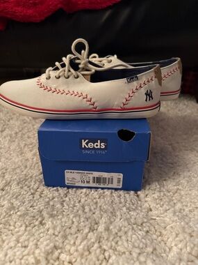 Keds Women’s New York Yankees White Canvas Sneakers